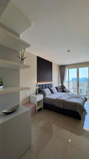 Nagoya Thamrin Apartment High Floor with View